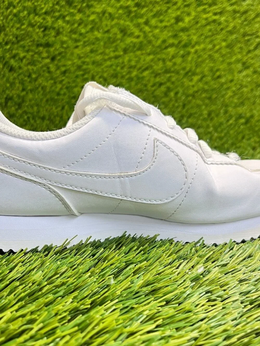Nike Cortez Basic SL Boys Size‎ 4Y Triple White Athletic Leather Shoes Sneakers